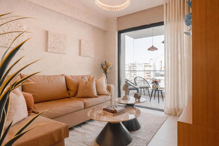 Modern 2BR in Evaristo Morales with Pool Gym and Balcony - Chambres d'hôtes Saint Domingue