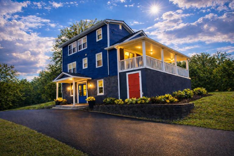 Private 5BR Estate by Stadium 16 Guests DC Line - Chambres d'hôtes Capitol Heights