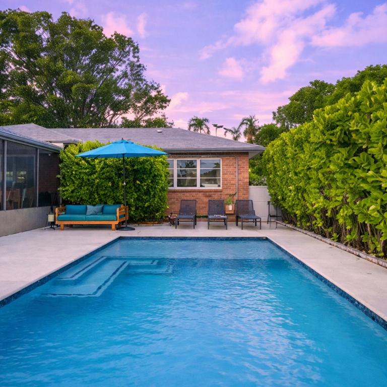 Pool Home w Game Room, Close to DT - B&B West Palm Beach