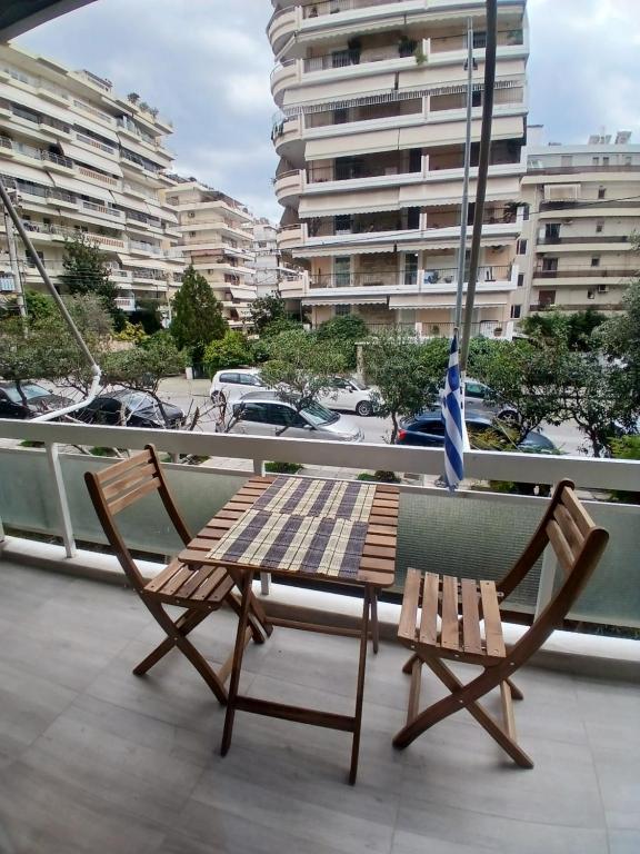Cozy Apartment Marina Flisvos - B&B Athens