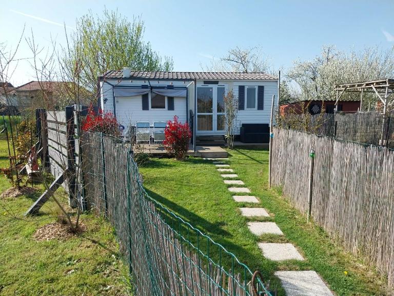 Chez Elvis et Agnès, logement climatisé - B&B Saint-Loup