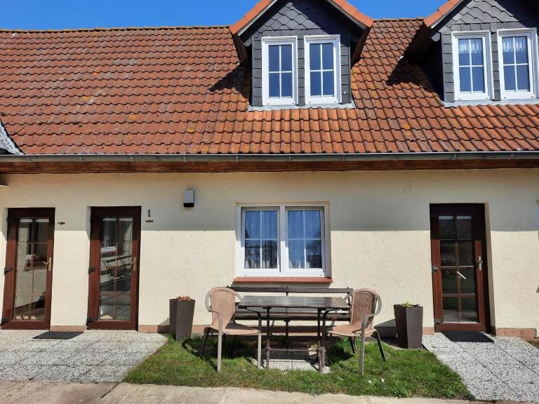 Leuchtturmblick - Ferienwohnung auf Hiddensee - Ferienwohnung Grieben