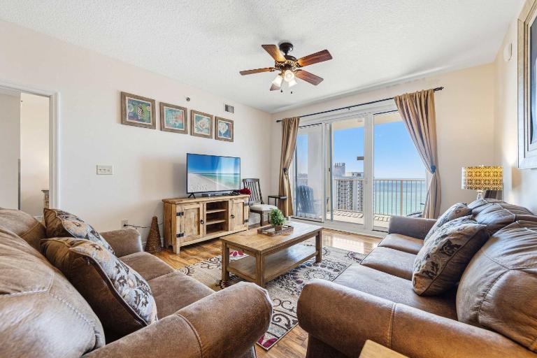 17th-floor beachfront condo with ocean & Gulf views pool gym balcony - Chambres d'hôtes Destin