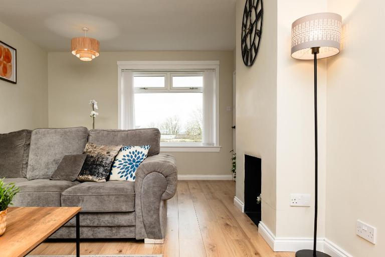 3-Bed House Sleeps 6 Work Stay I Van Parking - B&B Fyvie