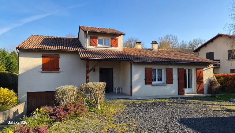 maison avec jardin 2000 m2 - Bed and Breakfast Veyre-Monton