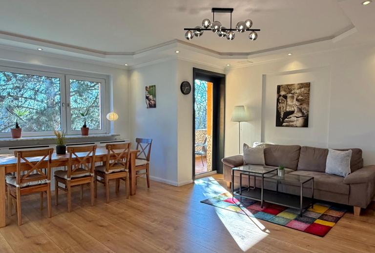 Ruhiges Apartment in Berlin mit Parkplatz & Balkon - Ferienwohnung Berlin