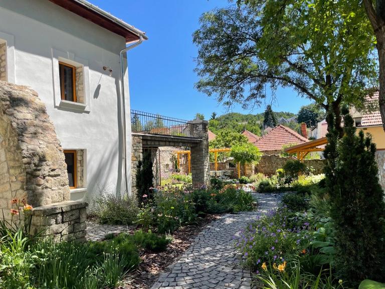 TR 1823 Vendégház - Bed and Breakfast Mád
