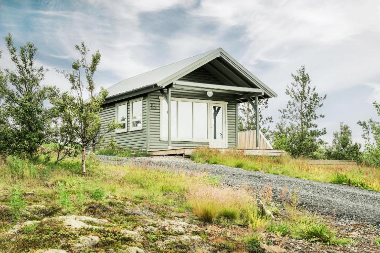 Bright Cabin close to RVK w Hot Tub - Bed and Breakfast Mosfellsbær