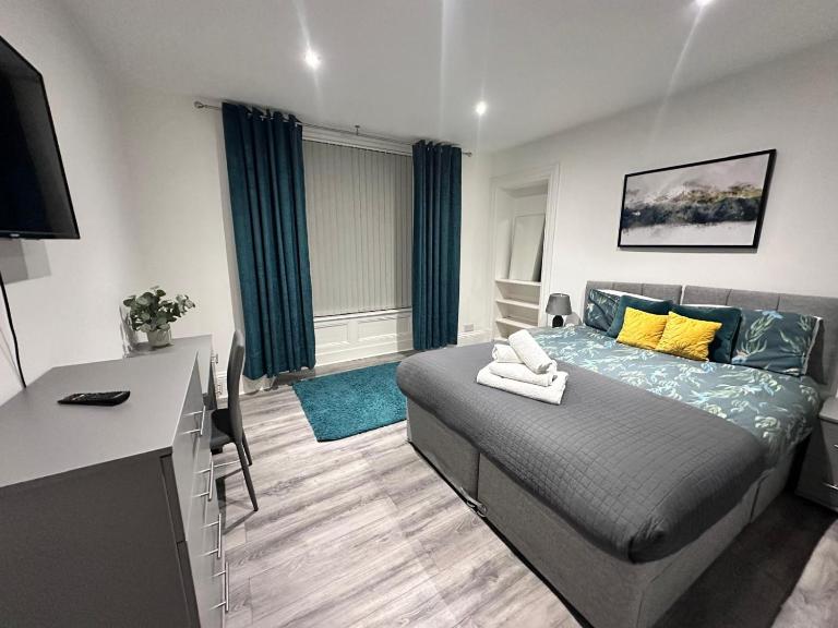 Bright City Apt - King Bed - Parking & Wi-Fi - B&B Dundee
