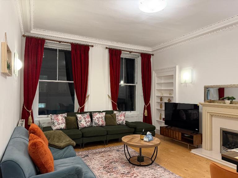 Luxurious Victorian 3 Bed Flat in the Heart of Edinburgh - B&B Edinburgh