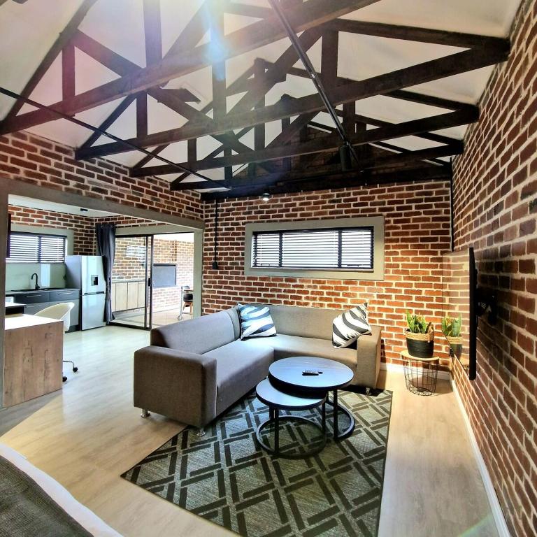 Chic And Centrally Located Studio Apartment - B&B Pretoria