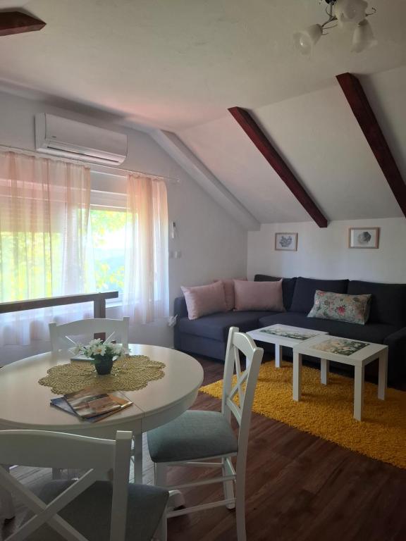 Agroturizam Na Malenom brijegu IVANČICA - B&B Veliki Grđevac