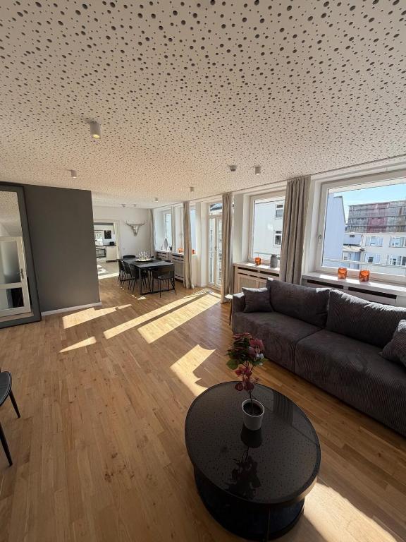 250qm Tischtennis Tischkicker Zentral - B&B Hamburg