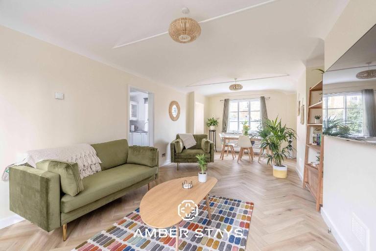 Cosy 3 Bed Cottage in Windsor, Perfect for Small Families & Couples, Sleeps 5 - Bed and Breakfast Windsor
