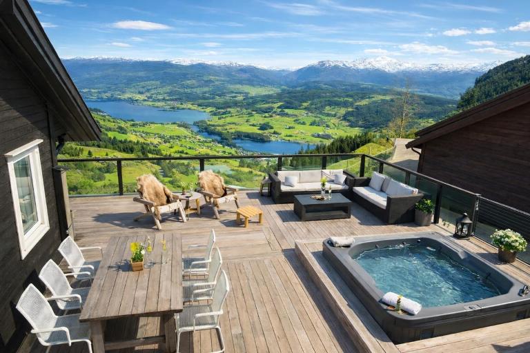 Family cabin, sunny terrace and amazing views - B&B Voss