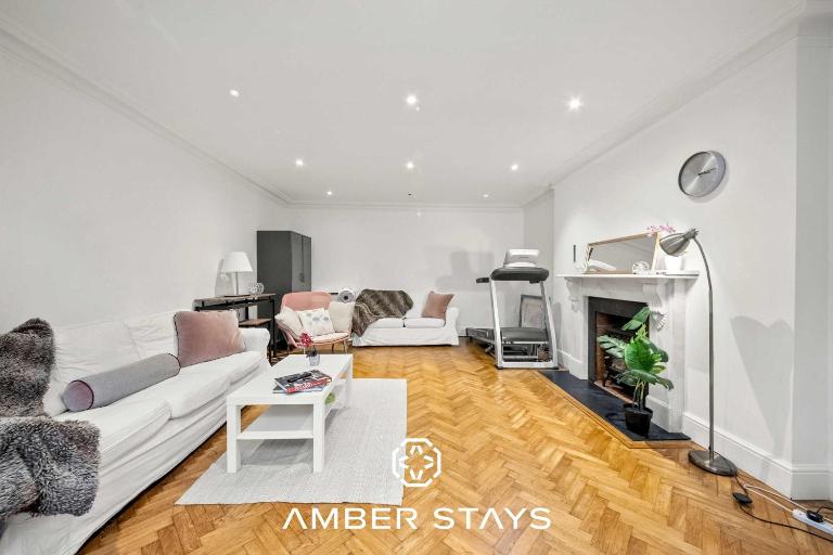 Modern 2 Bed Apartment in Notting Hill-Hyde Park by Amber Stays Perfect for Small Groups and Business Stays Sleep 4! - B&B Londres