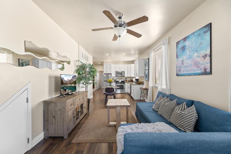Marvelous Midtown Stay with a Modern Twist - B&B Sacramento