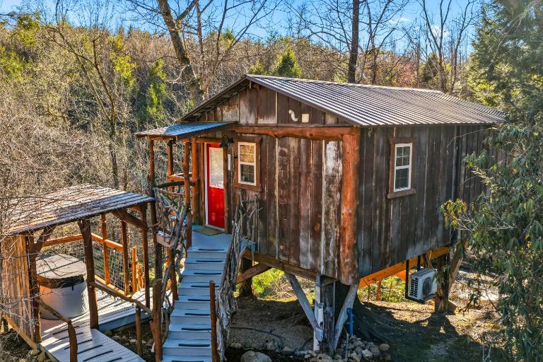 Creekside Treehouse - Chambres d'hôtes Cosby