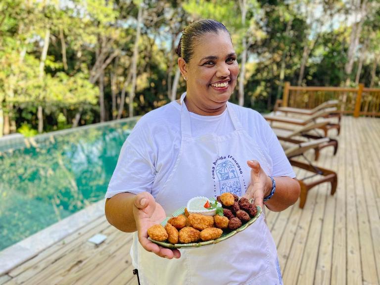 Boate Subterrânea, Beach Tennis & Bangalôs - Camareira e cozinheira incluso! - B&B Trancoso