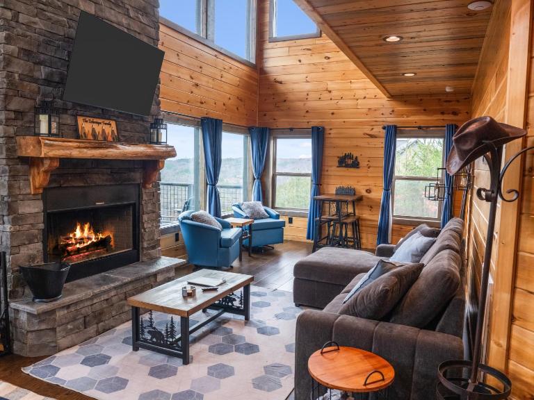 Our Black Bear Lodge - B&B Gatlinburg
