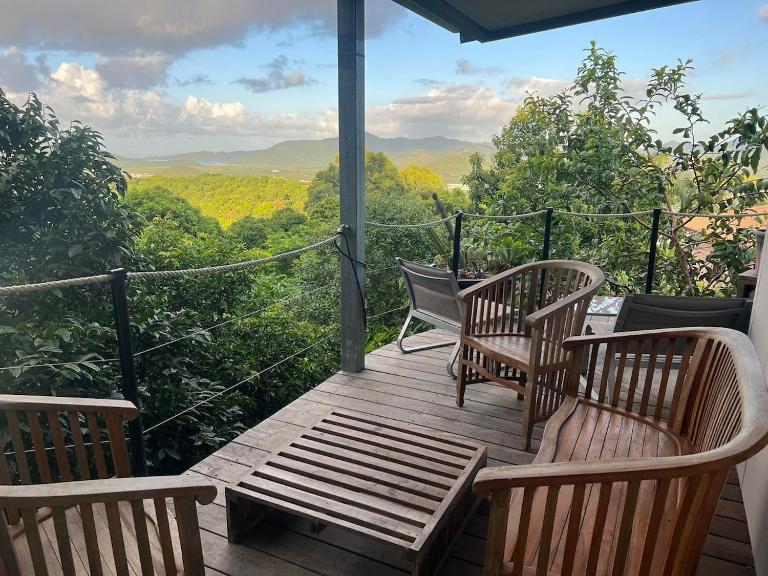 Charming quiet apartment with sea and mountain views - B&B Païta