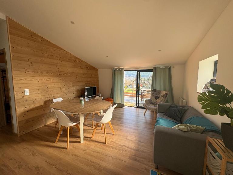 Le Chalet des 5 avec piscine vue sur les montagnes et en lisière de forêt - B&B Lutzelhouse