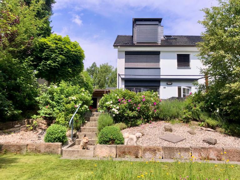 Festspiel Haus Bayreuth 2 Schlafzimmer modern mit gemütlichem Garten für 2-4 Pers, 1,5km zum Stadtzentrum - Chambres d'hôtes Bayreuth