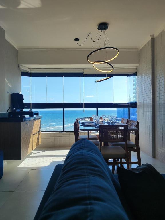 Apê Oceanic, Beira Mar com Varanda Gourmet no 11º andar, conforto para até 8 pessoas - B&B Praia Grande