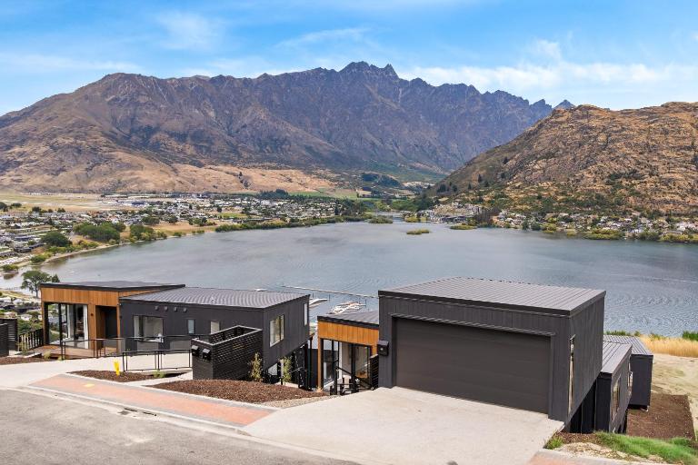 Modern 3 bed family home with breathtaking views - B&B Queenstown