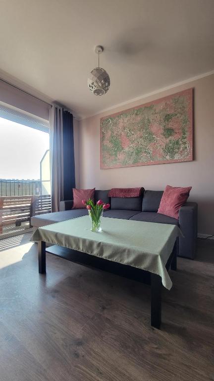 Apartament Rzeczańska Poznań, 50m2, dwie sypialnie z salonem i aneksem kuchennym, balkon, parking podziemny, czwarte piętro, winda, nowy blok - B&B Poznan