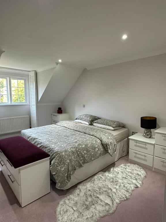 Bedroom suite in Sunningdale, UK - B&B Sunningdale