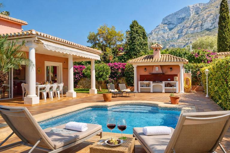 Villa Cuatro Soles en Denia, con piscina privada, jardín y terraza con barbacoa by Family Homes rentals - Ferienwohnung Denia