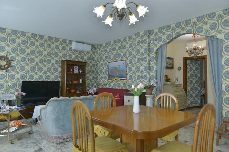 赞Highly recommened Lovenice Apartment spacious suite close to Venice train station 威尼斯华人民宿旅馆 - B&B Venice
