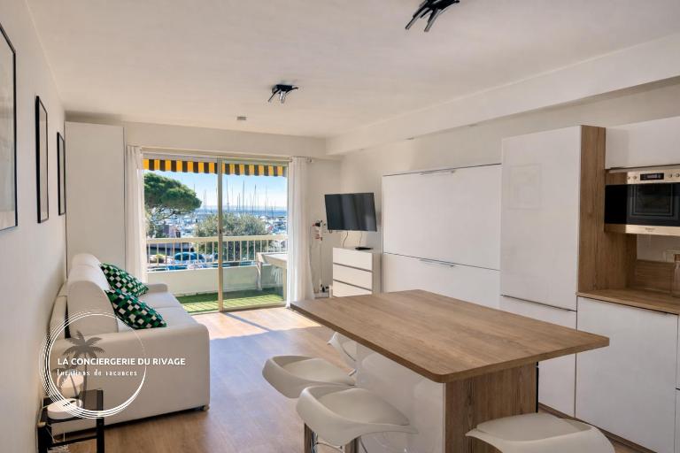 Studio rénové face à la mer - Port de Carqueiranne - Bed and Breakfast Carqueiranne