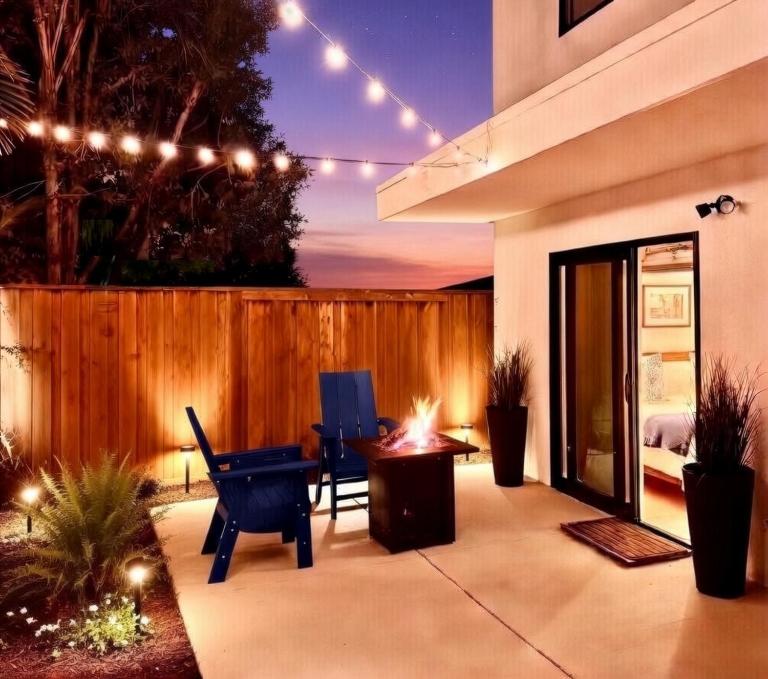 2026 Award Winner, Luxe 2BR, steps to sand & pier, with fire pit, AC and parking - B&B Newport Beach