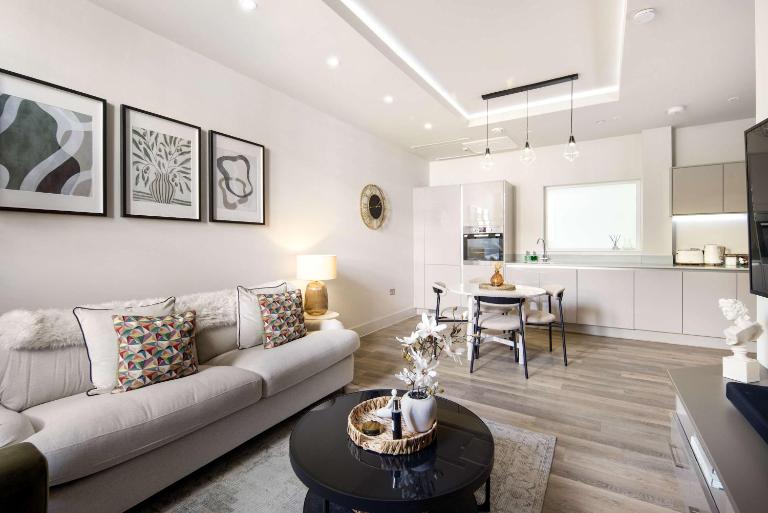 5 Mins Walk to Battersea Park, Battersea Retreat - B&B London