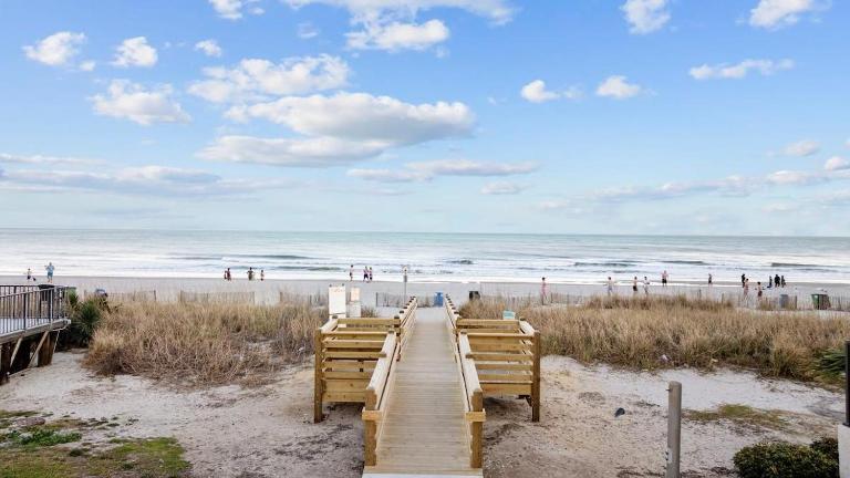 Topsail Jewel-Ocean Steps-Garage-Pets - B&B Myrtle Beach