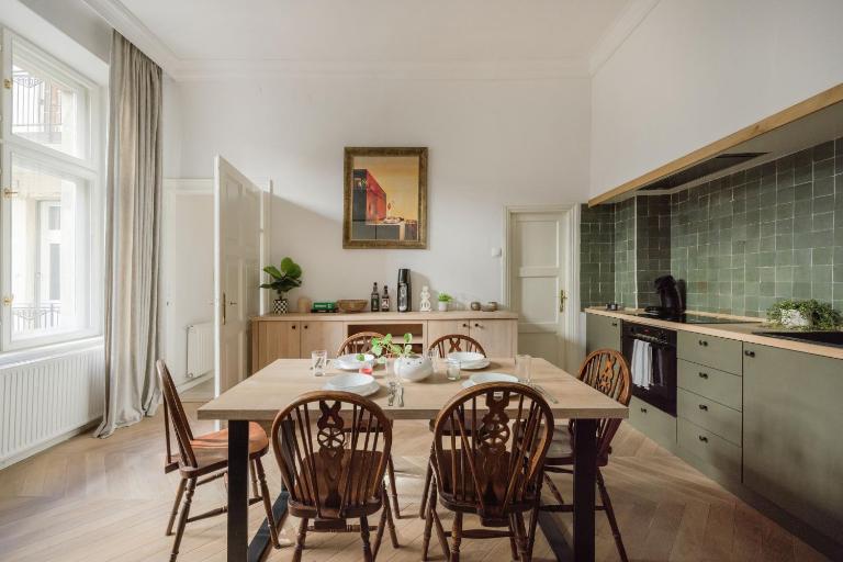 Budapest Escape Walk to Buda Eye & Fashion Street - B&B Budapest