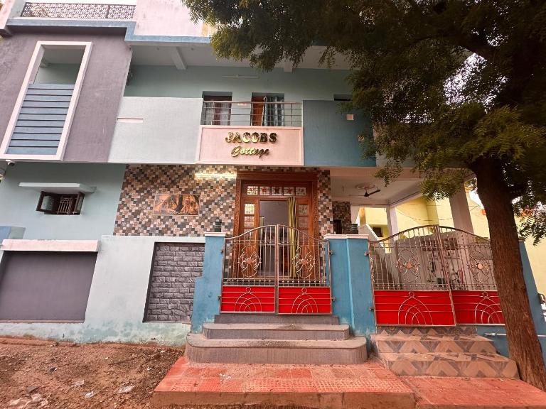 Jacobs Cottage KG-F2 - Bed and Breakfast Tiruchchendur