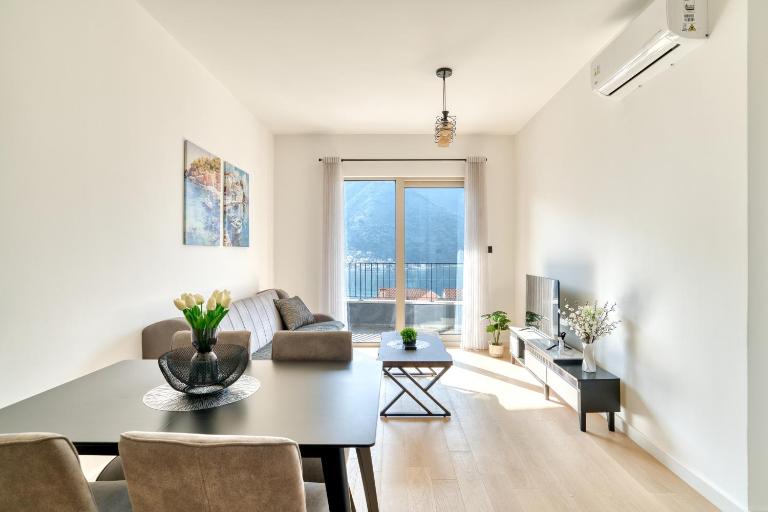 Boka Gardens Sea View Apartment 2 by MN Property - Bed and Breakfast Kotor