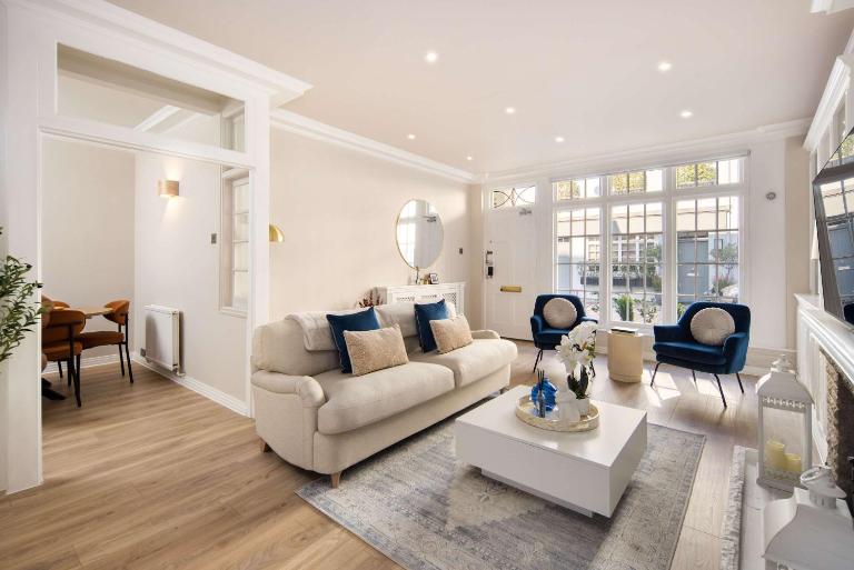 10 Mins Walk to Harrods Belgravia Mews House - Ferienwohnung London
