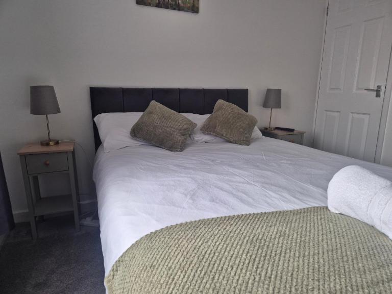5 bedroom house - Cheshire Oaks - B&B Ellesmere Port
