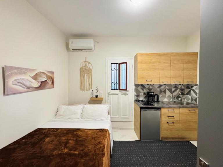 The Central Retreat 4 - B&B Mytilene