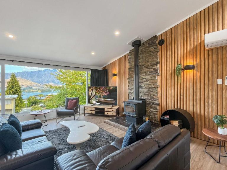 Spacious & Stylish Queenstown Base near bike trails - Bed and Breakfast Queenstown