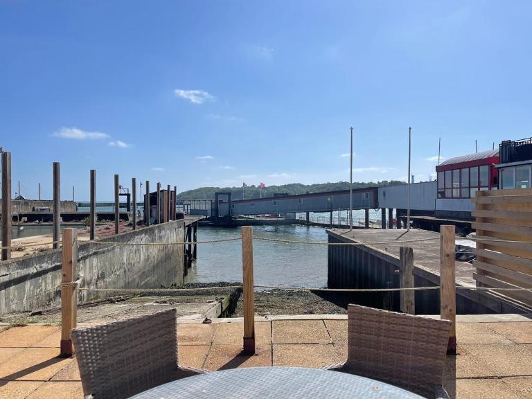 Woodyear House-4 Bath-Dog Friendly-Cowes-Sleeps 8 - Chambres d'hôtes Cowes