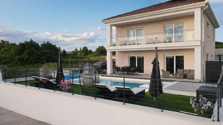Entire Vacation Home - Heated Pool,Jacuzzi & Sauna - B&B Grimalda