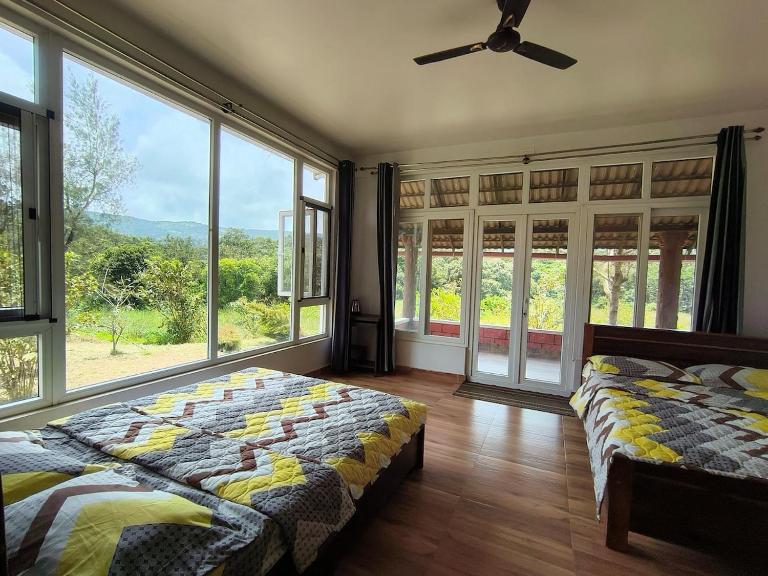 Tayra - The Glass Villa - B&B Somvārpet