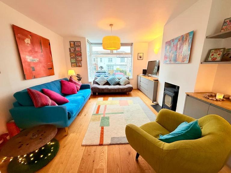 Redland's Fun & Colourful Artistic House - B&B Bristol