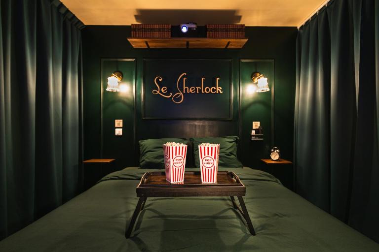 Le Sherlock - Cinéma privé & Enquête - B&B Roanne