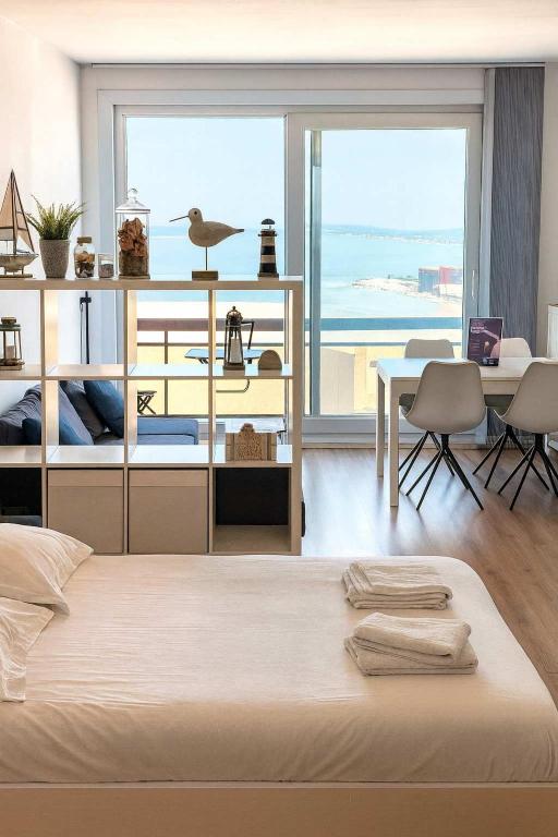Casiola - Beach Studio with Balcony & Sea View - B&B Zeebrugge